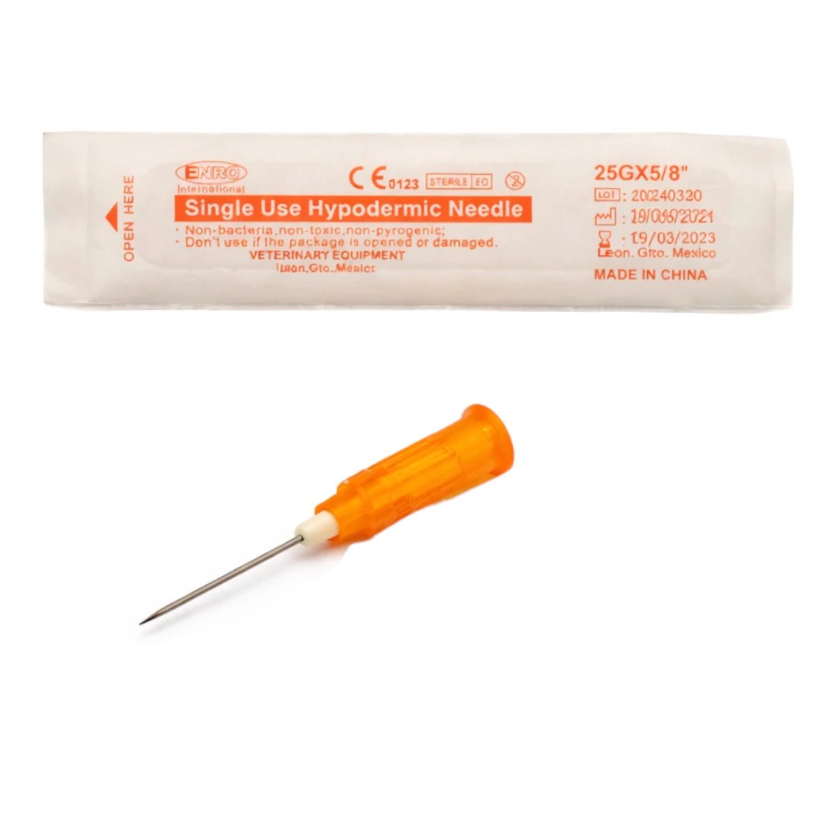 Aguja hipodérmica desechable calibre 25G color naranja para uso veterinario, empaque individual estéril para mayor seguridad.