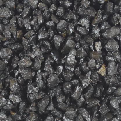 Grava negra para acuario en detalle, sustrato natural que no modifica el pH del agua