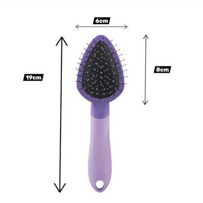 Detalle de las medidas del cepillo, con mango ergonómico color morado. Ideal para gatos de pelo medio al largo.