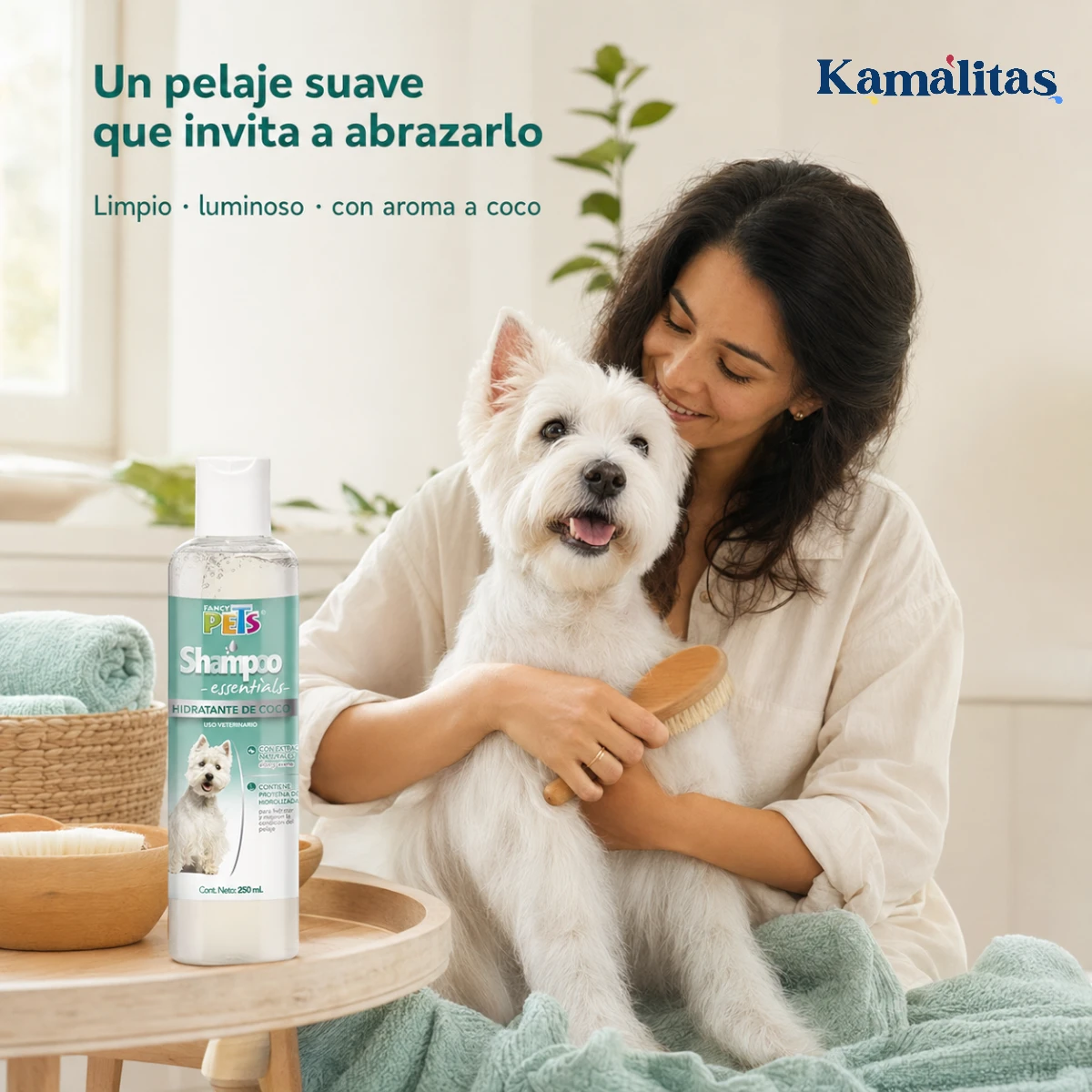 Tutora abrazando y cepillando a perro blanco después del baño