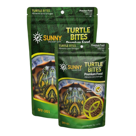 Fotografía de las dos presentaciones de alimento para tortugas Sunny Turtle Bites en envases de 90 y 300 gramos, mostrando el empaque original con información nutricional en Kamalitas.