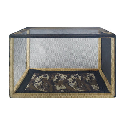 Vista interior del reptilario para baños de sol en posición horizontal, destacando el uso de su tapete protector con diseño de camuflaje colocado en el suelo de la estructura, en Kamalitas.