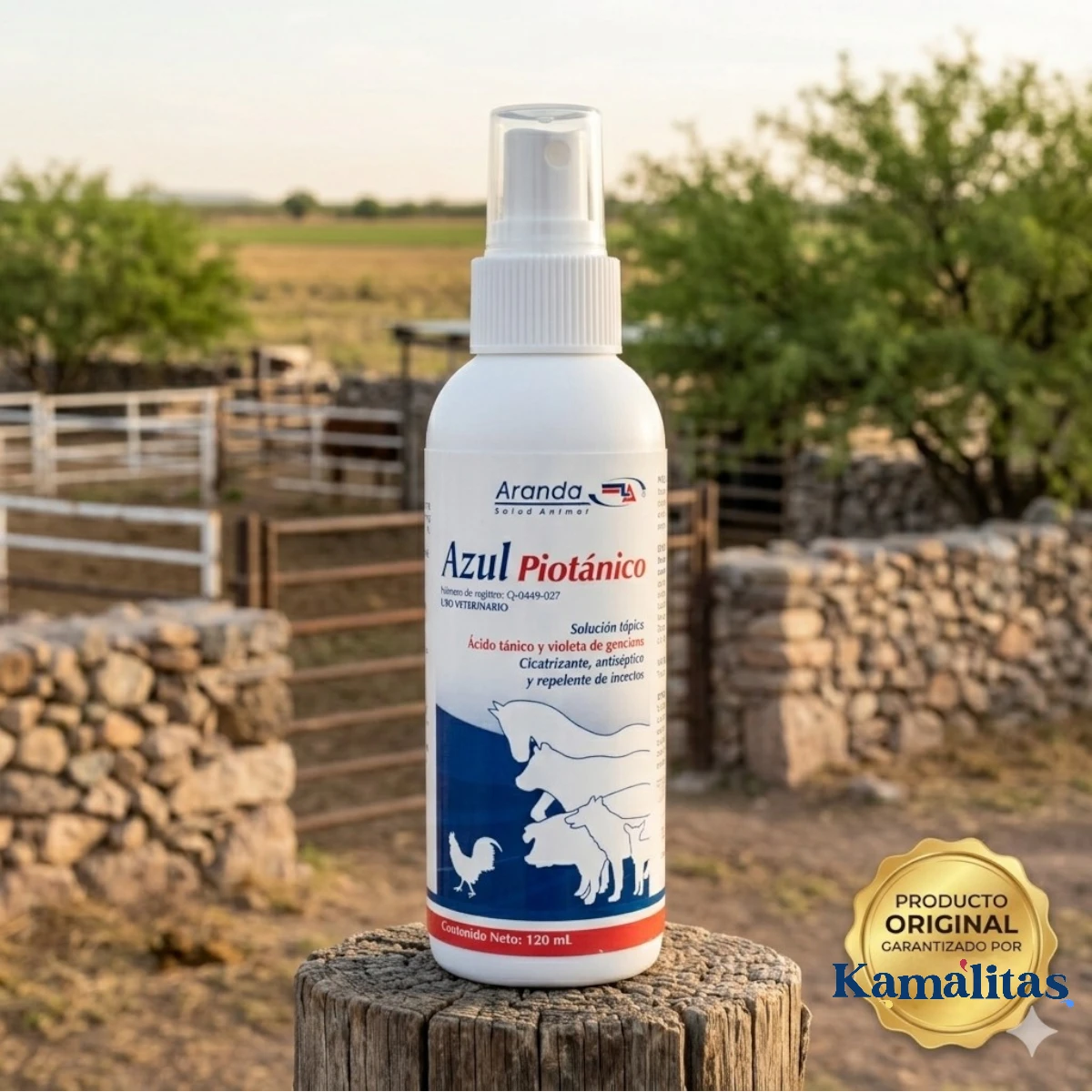 Botella de Azul Piotánico Aranda de 120 mL sobre el poste de madera de un corral, con un rancho difuminado al fondo y un sello dorado que garantiza "Producto 100% Original".