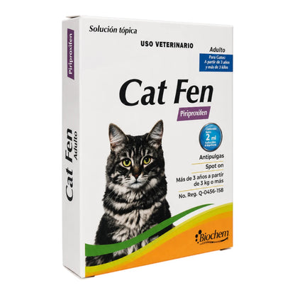 Vista en perspectiva de la caja individual de Cat fen de Laboratorio Biochem, solución tópica de 2 mL antipulgas para gatos adultos a partir de 3 años de edad y de 3 kg o más.