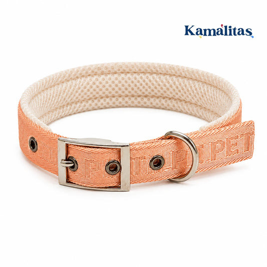 Collar acolchado para perro y gato color naranja pastel, fabricado en nylon reforzado con interior acolchado, herraje metálico y ajuste seguro.