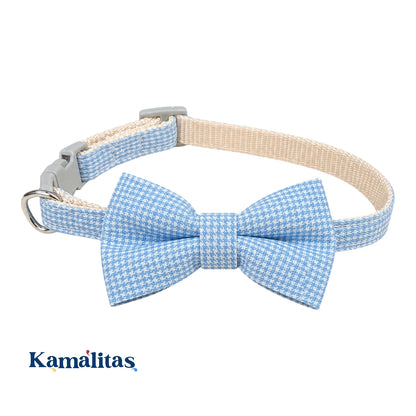Collar con moño azul para gato y perro pequeño, ajustable de 18 a 24 cm, con argolla metálica tipo D y broche plástico de liberación rápida, disponible en Kamalitas.