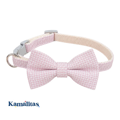 Collar con moño rosa para gato y perro pequeño, diseño de tela con ajuste cómodo, broche de liberación rápida y argolla tipo D, disponible en Kamalitas.