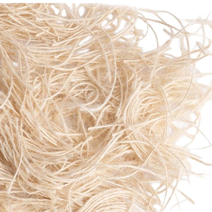 Acercamiento al material de yute blanco con algodón mostrando su textura suave y limpia, ideal para el confort térmico en nidos de aves pequeñas, en Kamalitas.