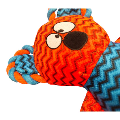 Acercamiento a las orejas de cuerda o lazo del juguete para perro Koala de Sharpaw, diseñadas para morder y jalar, en Kamalitas.
