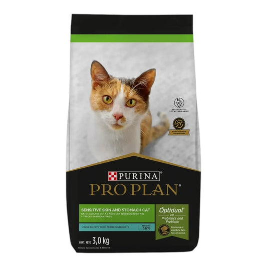 Vista frontal del empaque de alimento Pro Plan Sensitive Skin and Stomach sabor pavo para gatos adultos de 3kg con tecnología OptiDual.