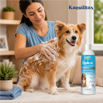 Aplicación de Espuma repelente para baño en seco Fancy Pets en presentación de 300 g, ideal para limpiar el pelaje del perro y ayudar a repeler pulgas sin usar agua.