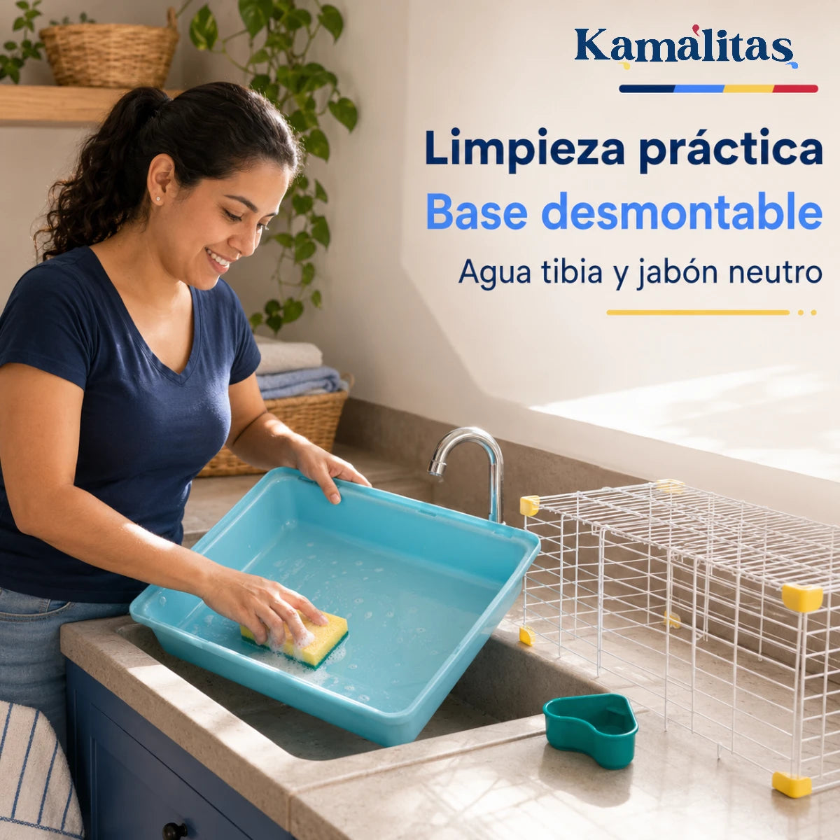 Base plástica desmontable de la jaula Sunny durante su limpieza para mantener un espacio cuidado durante los traslados.