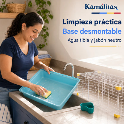 Base plástica desmontable de la jaula Sunny durante su limpieza para mantener un espacio cuidado durante los traslados.