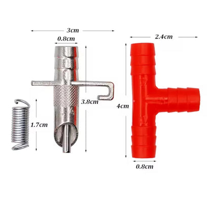 Diagrama con medidas del kit de bebedero: chupón de 3.8cm, conector en T de 4cm y resorte de ajuste de 1.7cm.