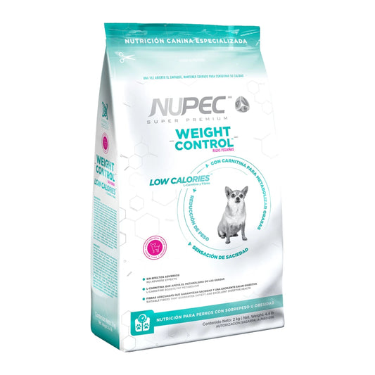 Saco de alimento especializado Nupec Control de Peso para perros de raza pequeña, enfocado en reducir calorías y mantener masa muscular.