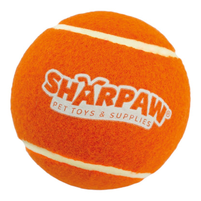 Pelota de tenis jumbo color naranja vibrante para fácil visibilidad durante el juego de cobro en exteriores.