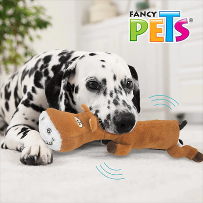 Perro Dálmata descansando junto a su peluche de caballo Mega Buddy, demostrando su uso como juguete de apego y confort.
