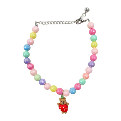 Collar de perlas de colores con dijes