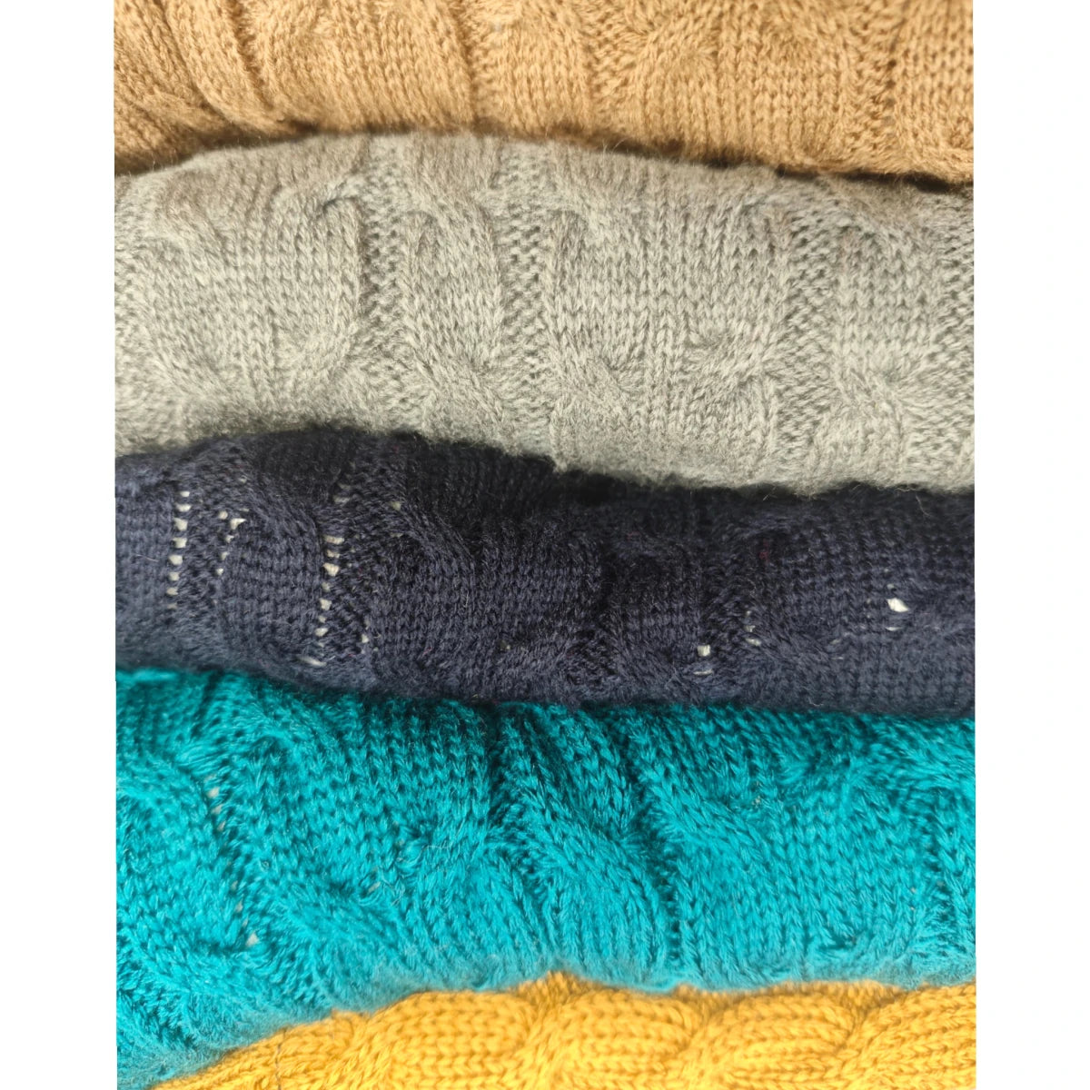 Suéter trenzado para perros y gatos en colores café, mostaza, gris y azul