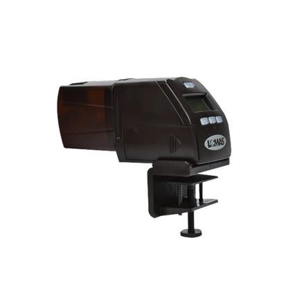 Alimentador automático para peces vista lateral con pantalla LCD.