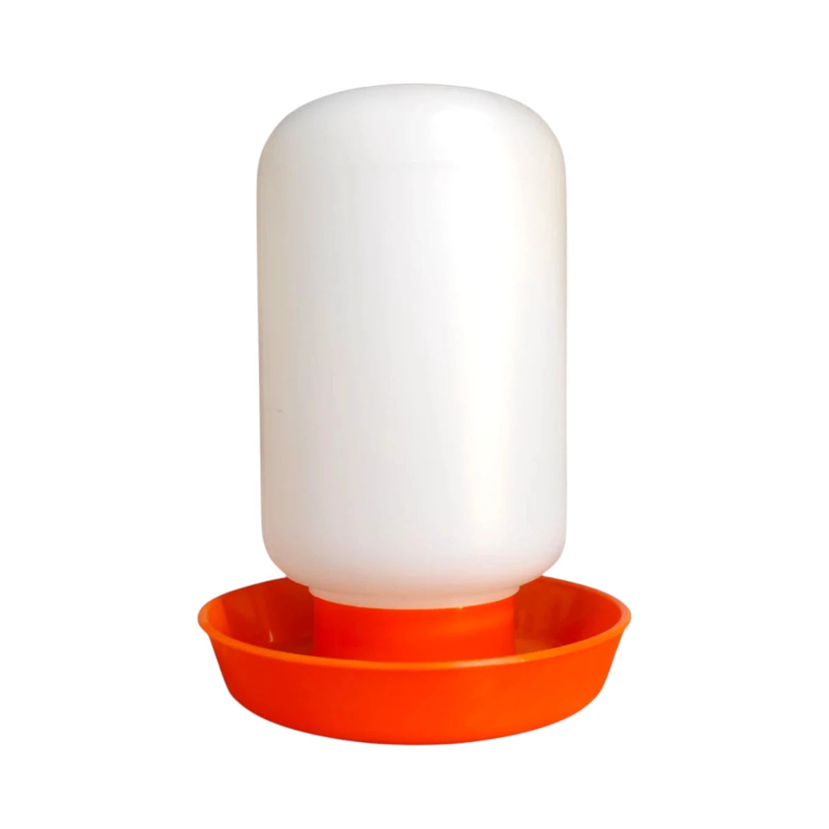 Bebedero de plástico para pollos y aves de corral de 1 litro, montaje de piso, color blanco con base naranja.