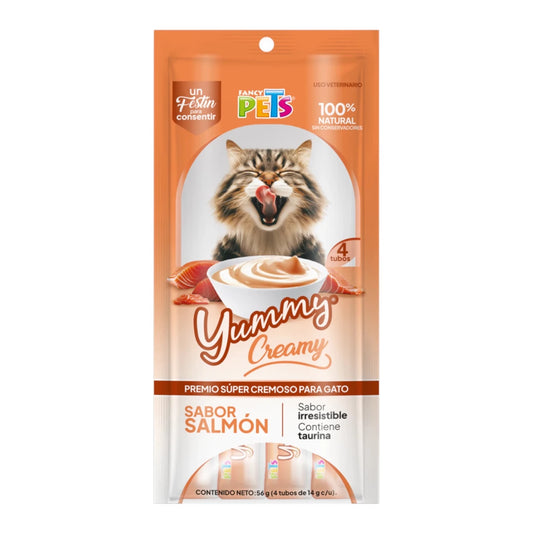 Sobre de premio Yummi Creamy sabor salmón para gatos, con 4 tubos de 14g