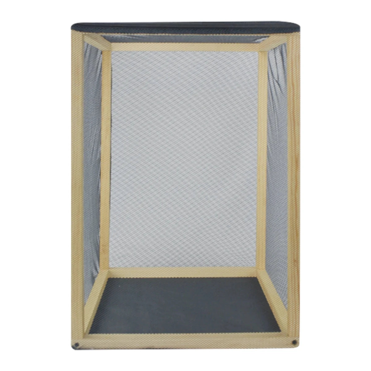 Vista frontal del reptilario de 40x40x60 cm colocado en posición vertical, mostrando su estructura de madera natural y malla fina ideal para simular el hábitat de reptiles pequeños, en Kamalitas.