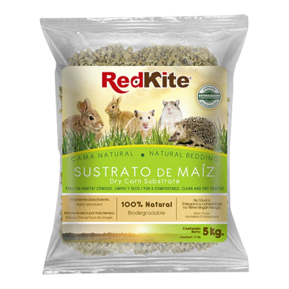 Empaque sellado de 5 kilogramos de sustrato de maíz esterilizado RedKite, mostrando los beneficios de alta absorción y control de olores para el hábitat de mascotas pequeñas, en Kamalitas.