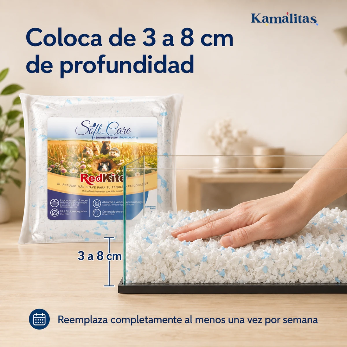 Mano distribuyendo sustrato de papel RedKite en un hábitat con una profundidad recomendada de 3 a 8 centímetros.